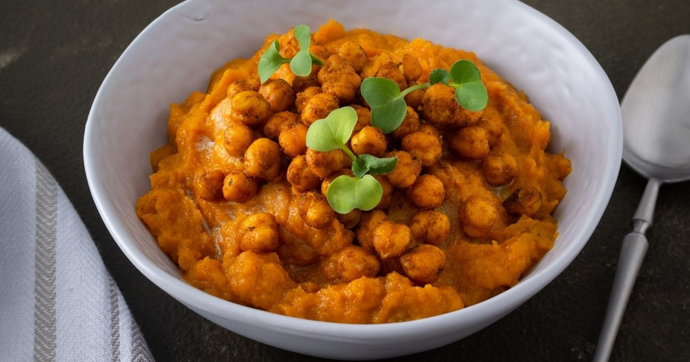 Creamy Pumpkin Soup with Roasted Chickpeas 🍲 Vegan Comfort in a Bowl
